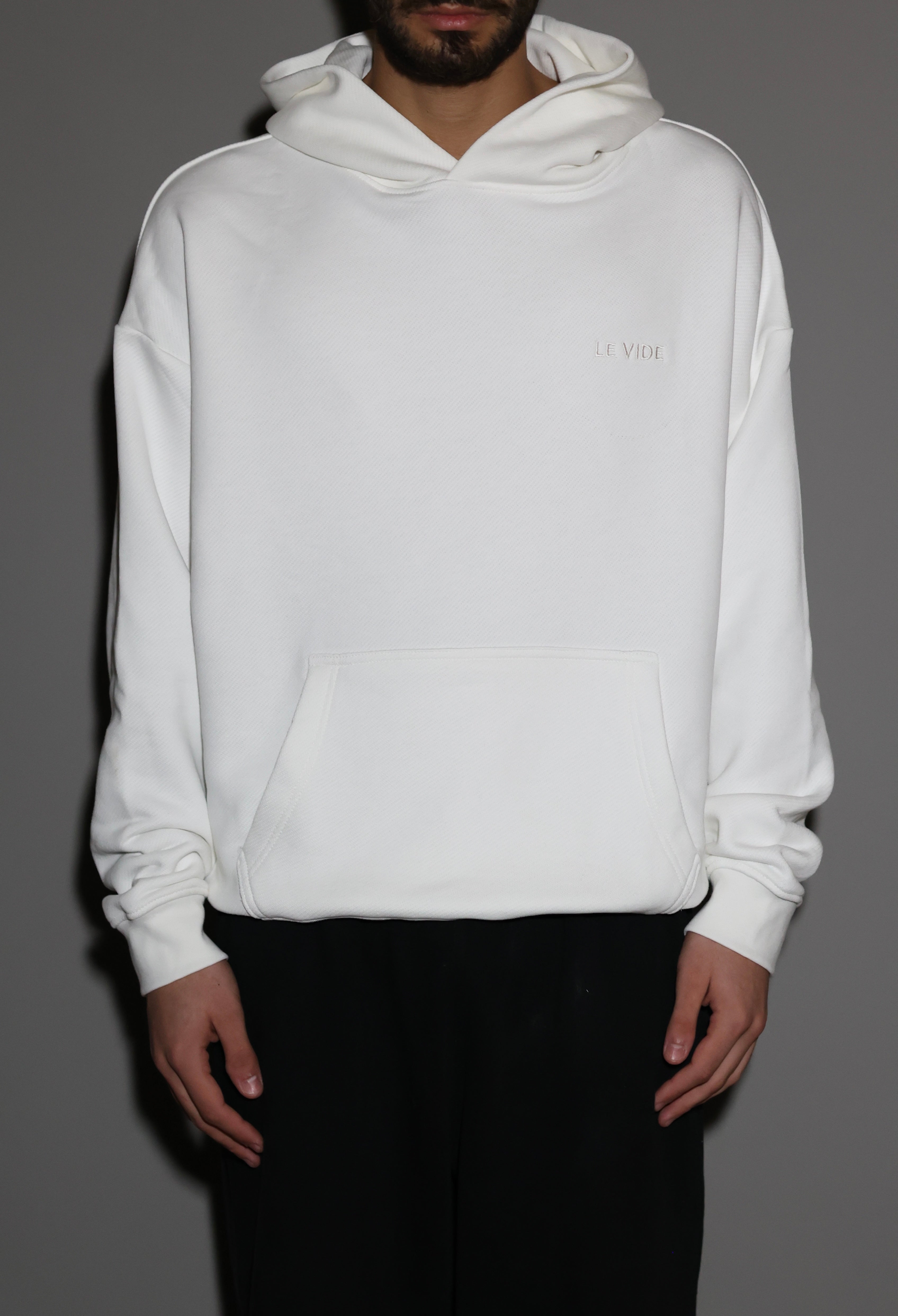 LE VIDE EMBROIDED HERITAGE HOODIE (WHITE)